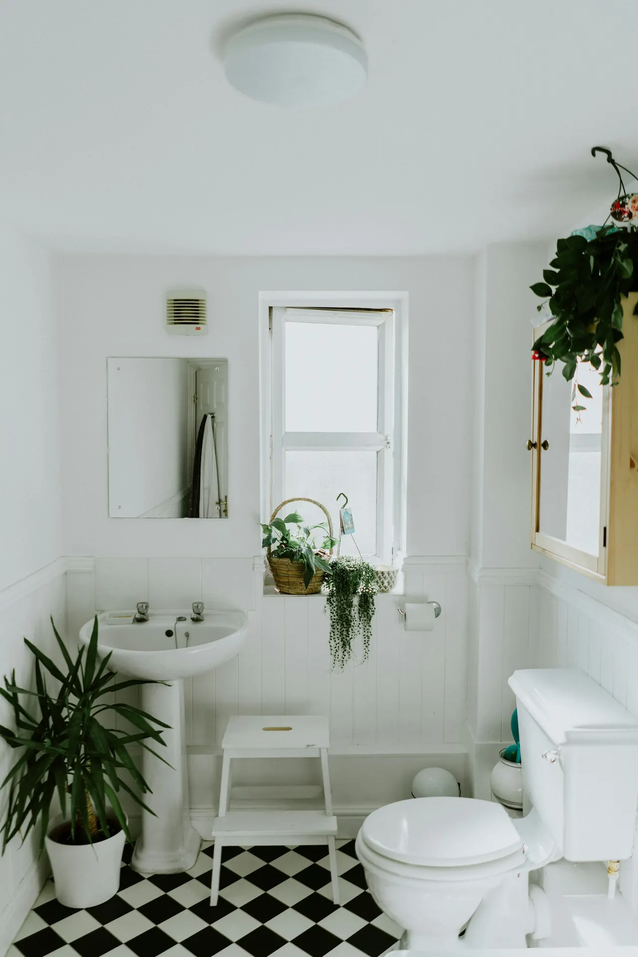 Modern banyo tadilatı sonrası iç görsel